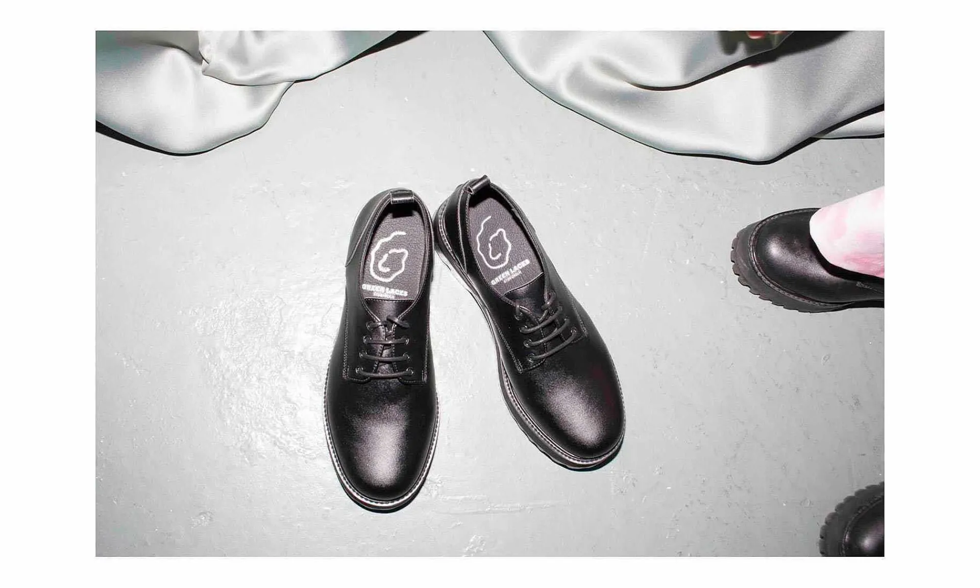 Damen Green Laces Farah Chunky Derby Black